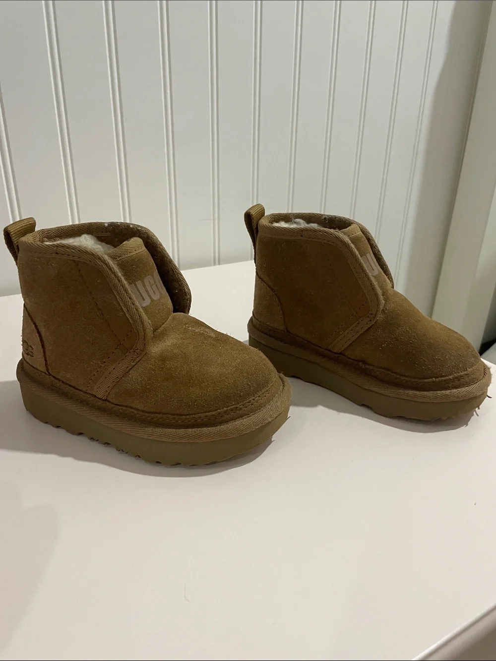 UGG Kids Chestnut Suede Shearling-Lined Slip-On Boots